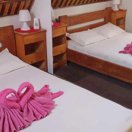 Bîrlad Hostel Intim 95 Ron מראה חיצוני תמונה