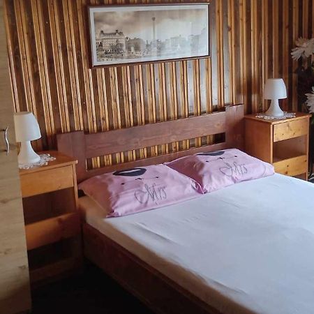 Bîrlad Hostel Intim 95 Ron מראה חיצוני תמונה