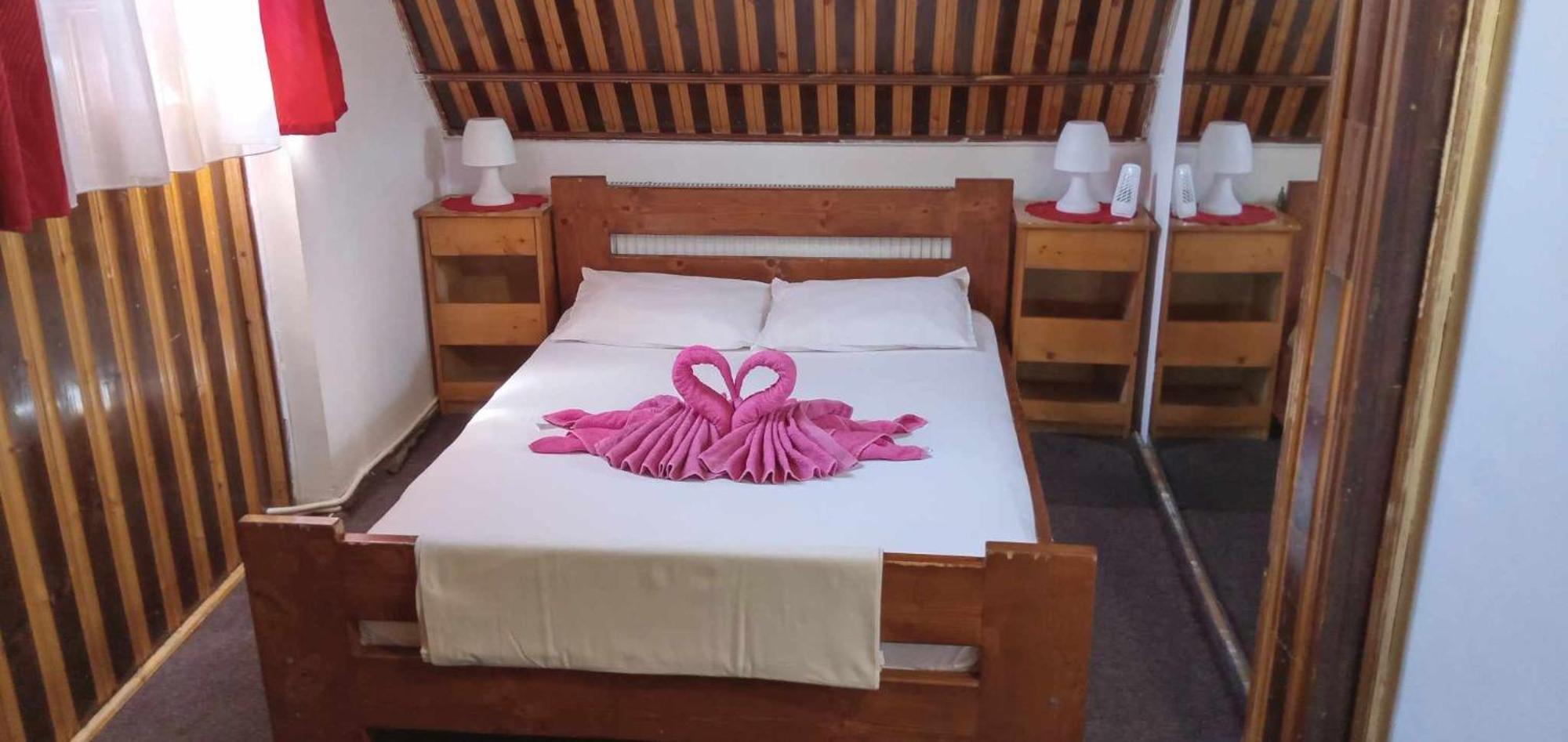 Bîrlad Hostel Intim 95 Ron מראה חיצוני תמונה