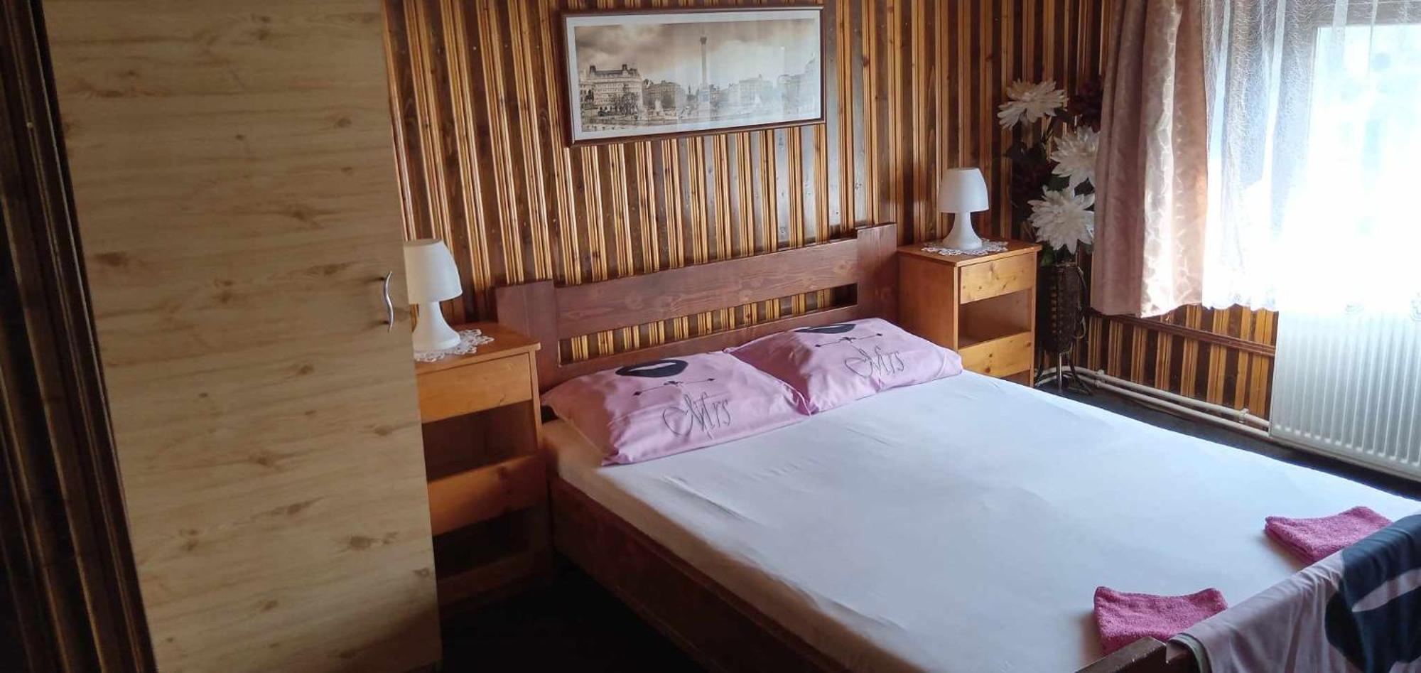 Bîrlad Hostel Intim 95 Ron מראה חיצוני תמונה